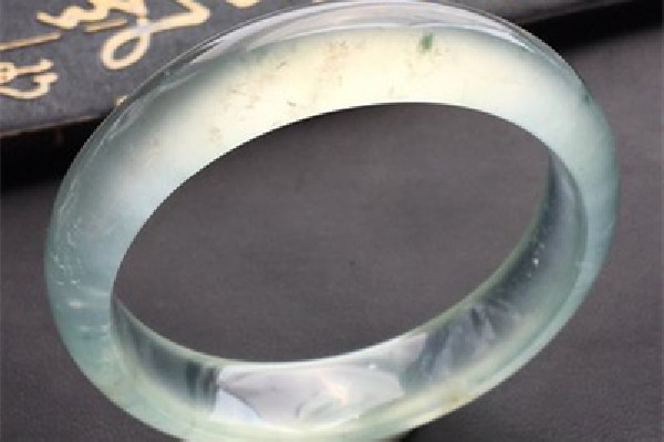 玻璃種翡翠要開光嗎 玻璃種翡翠怎么形成的 玻璃種翡翠要開光嗎 玻璃種翡翠怎么形成的