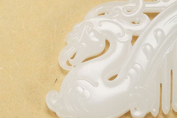 羊脂玉會越戴越白嗎 羊脂玉戴久了會怎么樣 羊脂玉會越戴越白嗎 羊脂玉戴久了會怎么樣