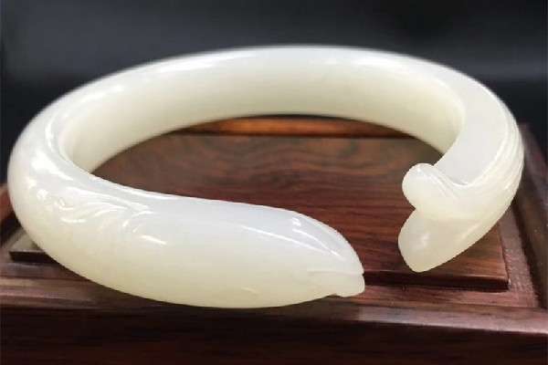 羊脂玉怎么分辨真假 羊脂玉有青白色嗎 羊脂玉怎么分辨真假 羊脂玉有青白色嗎