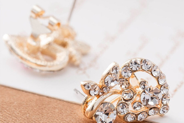 打耳洞會(huì)破壞福氣嗎 打耳洞會(huì)影響運(yùn)勢(shì)嗎 打耳洞會(huì)破壞福氣嗎 打耳洞會(huì)影響運(yùn)勢(shì)嗎