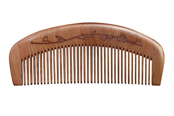 桃木梳子的功效和作用 桃木梳子防脫發(fā)嗎 桃木梳子的功效和作用 桃木梳子防脫發(fā)嗎