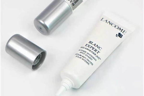 淡斑精華液可以每天使用嗎 淡斑精華液有副作用嗎 淡斑精華液可以每天使用嗎 淡斑精華液有副作用嗎