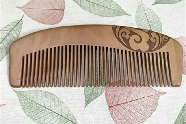 桃木梳和檀木梳哪個好 桃木梳是什么材料做的 桃木梳和檀木梳哪個好 桃木梳是什么材料做的