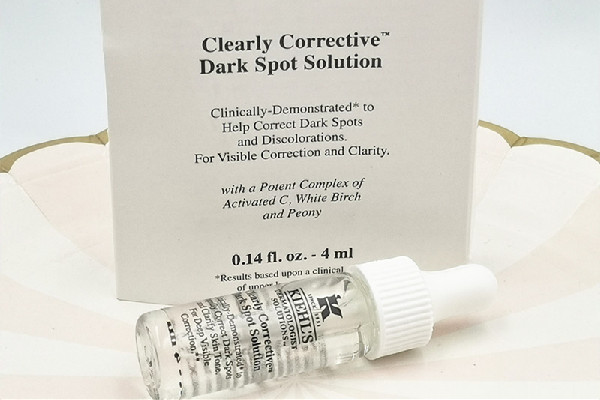 淡斑精華液在護(hù)膚哪個(gè)步驟使用 淡斑精華和普通精華可以一起用嗎 淡斑精華液在護(hù)膚哪個(gè)步驟使用 淡斑精華和普通精華可以一起用嗎