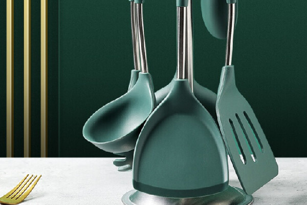 硅膠鍋鏟可以下油鍋嗎 硅膠鍋鏟耐高溫多少度 硅膠鍋鏟可以下油鍋嗎 硅膠鍋鏟耐高溫多少度