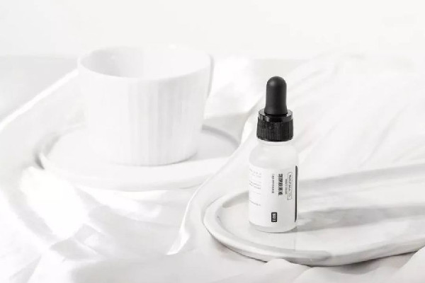 煙酰胺有激素的成分在里面嗎 煙酰胺對(duì)人體有害嗎 煙酰胺有激素的成分在里面嗎 煙酰胺對(duì)人體有害嗎