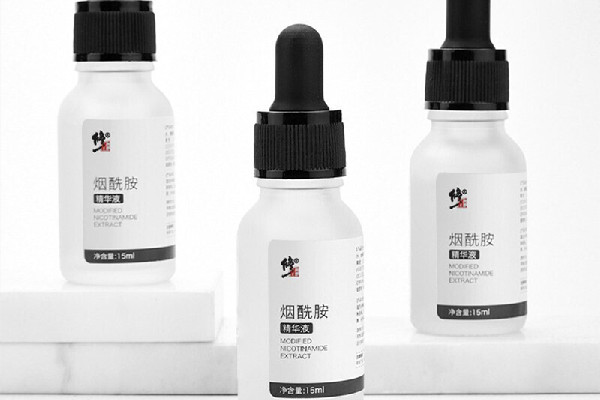 煙酰胺原液用在水乳前還是水乳后 煙酰胺原液用完還需要用其它護(hù)膚品嗎 煙酰胺原液用在水乳前還是水乳后 煙酰胺原液用完還需要用其它護(hù)膚品嗎