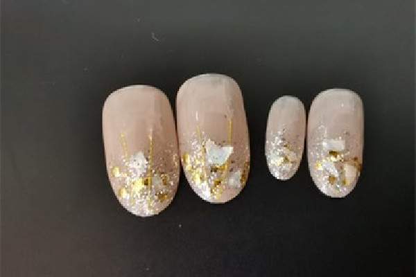 穿戴甲用膠水好還是果凍膠 穿戴甲用果凍膠傷指甲嗎 穿戴甲用膠水好還是果凍膠 穿戴甲用果凍膠傷指甲嗎