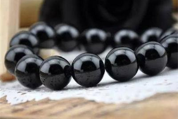 黑瑪瑙和紅瑪瑙哪個好 黑瑪瑙屬于什么檔次 黑瑪瑙和紅瑪瑙哪個好 黑瑪瑙屬于什么檔次