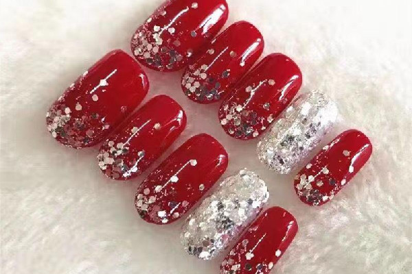 美甲片是硬的好還是軟的好 美甲片買什么樣的合適 美甲片是硬的好還是軟的好 美甲片買什么樣的合適