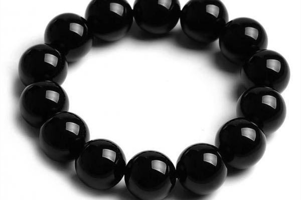 黑瑪瑙怎么辨別真假 黑瑪瑙會(huì)碎嗎 黑瑪瑙怎么辨別真假 黑瑪瑙會(huì)碎嗎