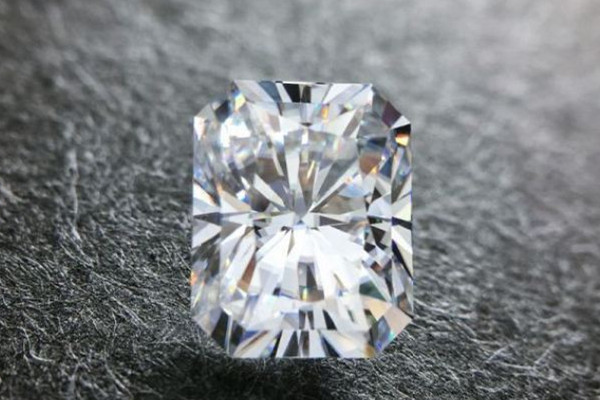 莫桑石有分級別嗎 莫桑石買回來怎么區(qū)分等級 莫桑石有分級別嗎 莫桑石買回來怎么區(qū)分等級