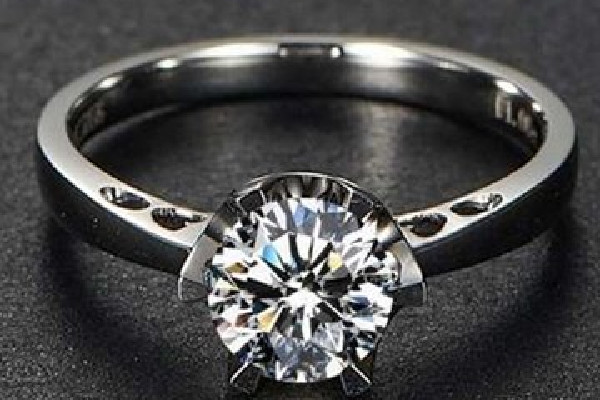 莫桑石怎么鑒定真假 莫桑石和鉆石肉眼能看出來(lái)嗎 莫桑石怎么鑒定真假 莫桑石和鉆石肉眼能看出來(lái)嗎