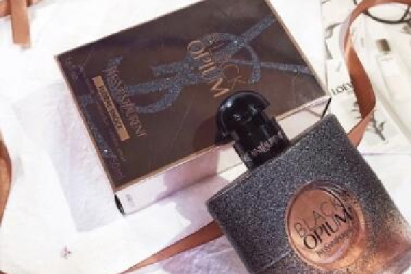 ysl黑鴉片香水有哪幾個(gè)版本 ysl黑鴉片香水會(huì)變味道嗎 ysl黑鴉片香水有哪幾個(gè)版本 ysl黑鴉片香水會(huì)變味道嗎