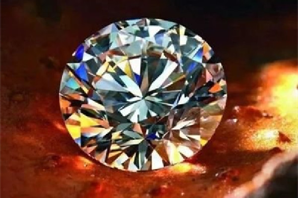 莫桑石和鉆石有什么區(qū)別 莫桑石是什么東西 莫桑石和鉆石有什么區(qū)別 莫桑石是什么東西