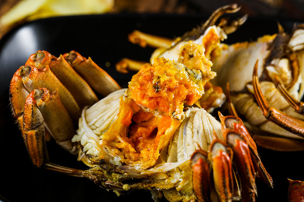 大閘蟹吃公的好還是母的好 大閘蟹什么地方不能吃 大閘蟹吃公的好還是母的好 大閘蟹什么地方不能吃