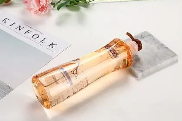 啫喱水和定型噴霧的區(qū)別 啫喱水可以定型碎發(fā)嗎 啫喱水和定型噴霧的區(qū)別 啫喱水可以定型碎發(fā)嗎