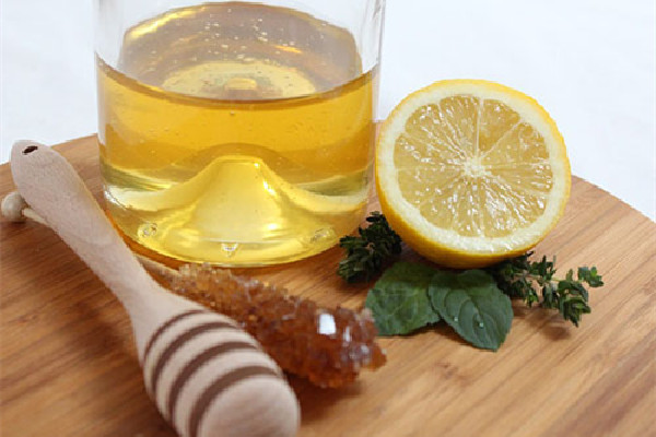 蜂蜜水止咳嗎 蜂蜜水對咽喉炎有幫助嗎 蜂蜜水止咳嗎 蜂蜜水對咽喉炎有幫助嗎