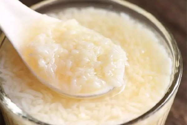 米酒和醪糟的區(qū)別 米酒是甜的嗎 米酒和醪糟的區(qū)別 米酒是甜的嗎