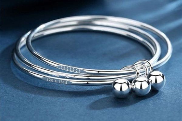 叮當鐲一般一手戴幾個 叮當鐲可以戴3個嗎 叮當鐲一般一手戴幾個 叮當鐲可以戴3個嗎