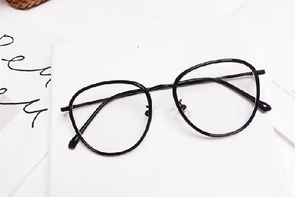 配眼鏡一般需要多少錢 配眼鏡去醫(yī)院還是眼鏡店 配眼鏡一般需要多少錢 配眼鏡去醫(yī)院還是眼鏡店