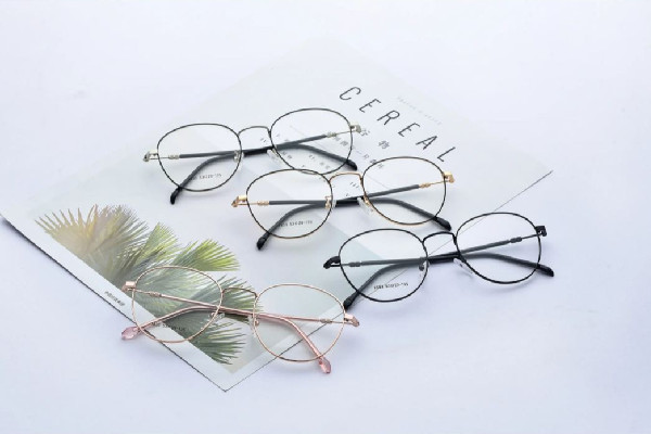 配眼鏡加藍(lán)光有必要嗎 配眼鏡加藍(lán)光會影響視覺嗎 配眼鏡加藍(lán)光有必要嗎 配眼鏡加藍(lán)光會影響視覺嗎