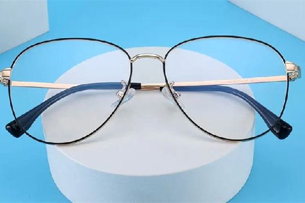 配眼鏡有散光可以不配散光嗎 配眼鏡有散光要不要加 配眼鏡有散光可以不配散光嗎 配眼鏡有散光要不要加