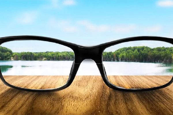 配眼鏡的度數(shù)要比實(shí)際的高還是低 配眼鏡是球面鏡片好還是非球面鏡片好 配眼鏡的度數(shù)要比實(shí)際的高還是低 配眼鏡是球面鏡片好還是非球面鏡片好