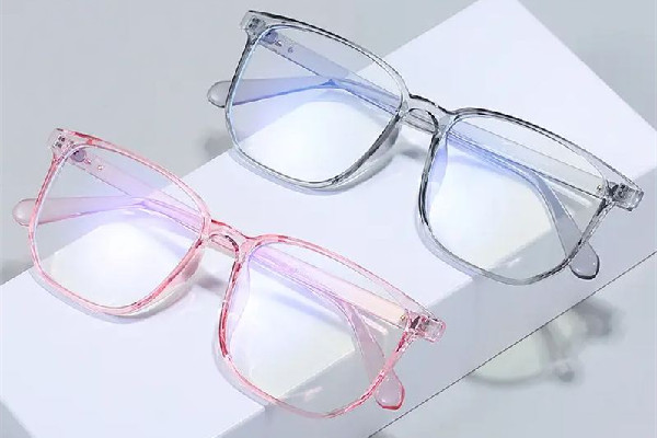 戴眼鏡會(huì)加重近視嗎 戴眼鏡對(duì)眼睛有傷害嗎 戴眼鏡會(huì)加重近視嗎 戴眼鏡對(duì)眼睛有傷害嗎