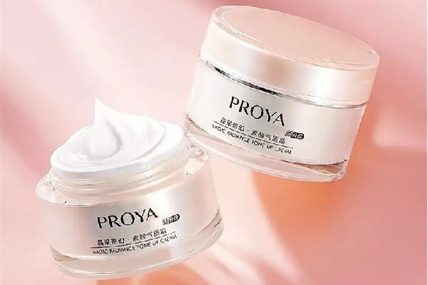 素顏霜用完要用定妝粉嗎 素顏霜怎么定妝 素顏霜用完要用定妝粉嗎 素顏霜怎么定妝