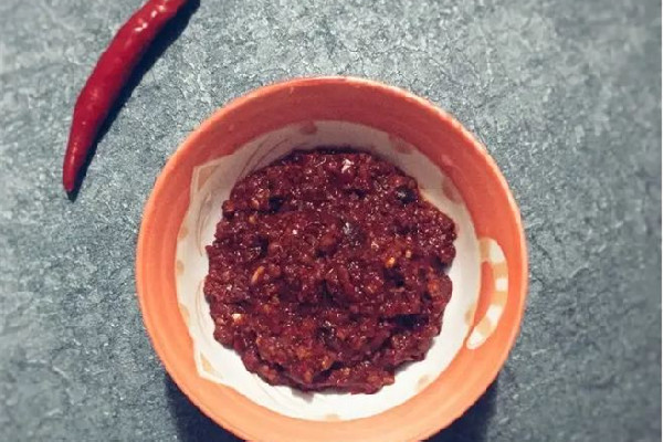 辣椒醬放生油還是熟油 辣椒醬放油好還是不放油好 辣椒醬放生油還是熟油 辣椒醬放油好還是不放油好