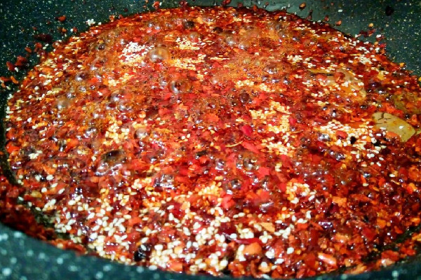 辣椒醬會生蟲子嗎 辣椒醬生蛆了還能吃嗎 辣椒醬會生蟲子嗎 辣椒醬生蛆了還能吃嗎