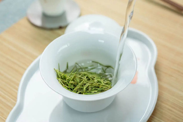 信陽(yáng)毛尖有點(diǎn)苦咋回事 信陽(yáng)毛尖喝起來(lái)什么味道 信陽(yáng)毛尖有點(diǎn)苦咋回事 信陽(yáng)毛尖喝起來(lái)什么味道