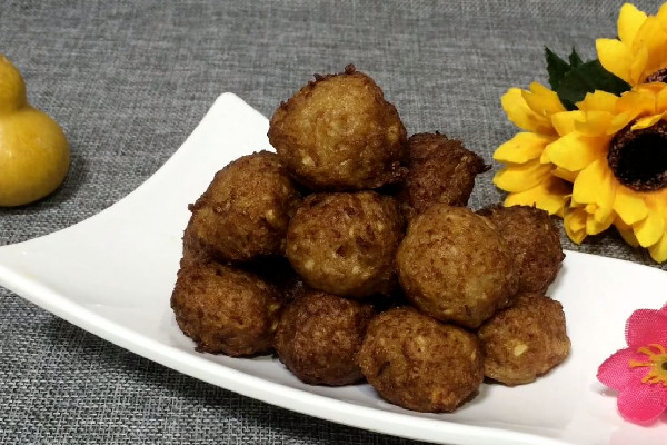 肉丸子要怎么做才不會散 肉丸子放多少淀粉合適 肉丸子要怎么做才不會散 肉丸子放多少淀粉合適