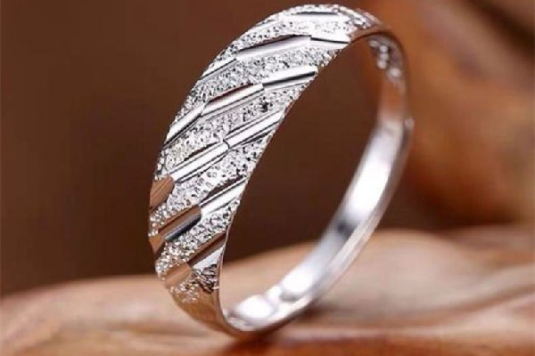 純銀戒指999好還是925好 純銀戒指的寓意 純銀戒指999好還是925好 純銀戒指的寓意