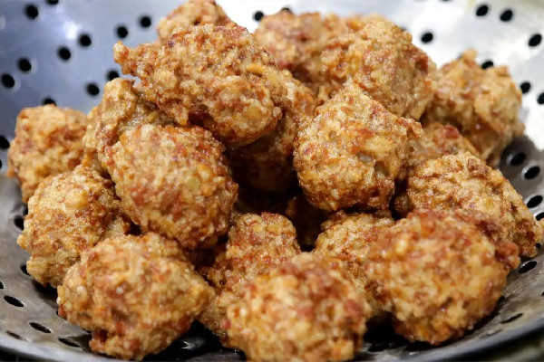 肉丸子要怎么做才不會散 肉丸子放多少淀粉合適 肉丸子要怎么做才不會散 肉丸子放多少淀粉合適