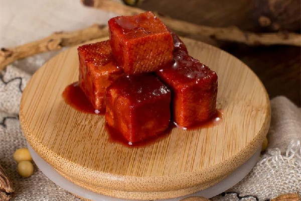 腐乳要放冰箱保存嗎 腐乳放冰箱為什么還會發(fā)霉 腐乳要放冰箱保存嗎 腐乳放冰箱為什么還會發(fā)霉