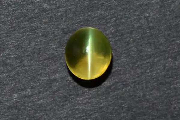 貓眼石要一直戴著嗎 貓眼石戴久了為什么會變黑 貓眼石要一直戴著嗎 貓眼石戴久了為什么會變黑