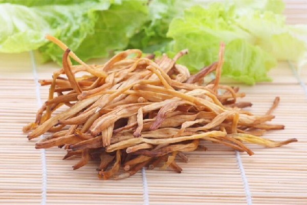 干黃花菜要煮多久才能吃 干黃花菜可以直接煮嗎 干黃花菜要煮多久才能吃 干黃花菜可以直接煮嗎