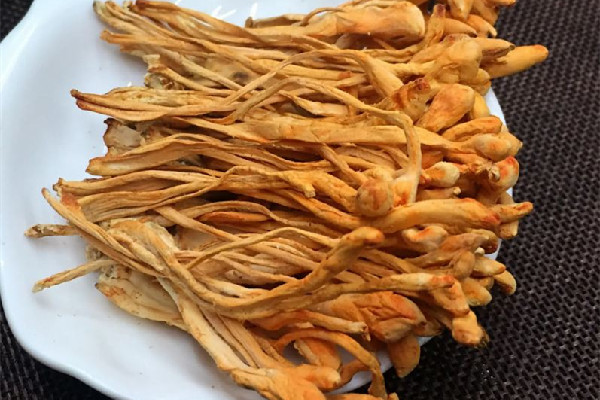 蟲草花一次放多少煲湯 蟲草花放多了會怎么樣 蟲草花一次放多少煲湯 蟲草花放多了會怎么樣