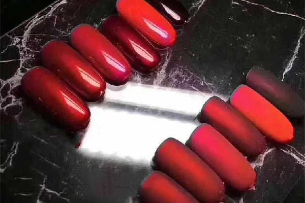 美甲封層鋼化的好還是免洗的好 美甲封層買哪種好 美甲封層鋼化的好還是免洗的好 美甲封層買哪種好