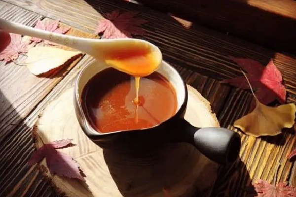 秋梨膏為什么吃了會咳嗽 秋梨膏適合熱咳還是寒咳 秋梨膏為什么吃了會咳嗽 秋梨膏適合熱咳還是寒咳
