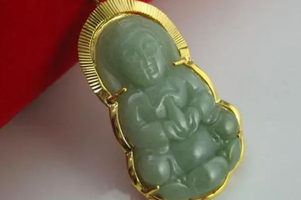 金鑲玉吊墜適合女人戴嗎 金鑲玉吊墜的寓意 金鑲玉吊墜適合女人戴嗎 金鑲玉吊墜的寓意