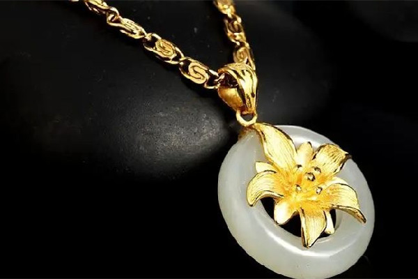 金鑲玉吊墜怎么鑒定 金鑲玉吊墜有鑒定證書嗎 金鑲玉吊墜怎么鑒定 金鑲玉吊墜有鑒定證書嗎