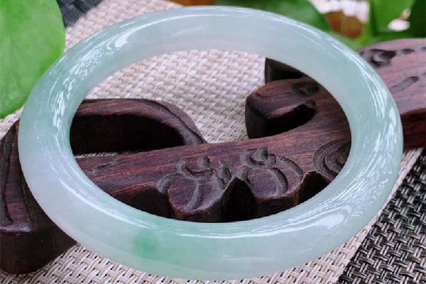 圓條手鐲要買大一點的嗎 圓條手鐲怎么選圈口 圓條手鐲要買大一點的嗎 圓條手鐲怎么選圈口