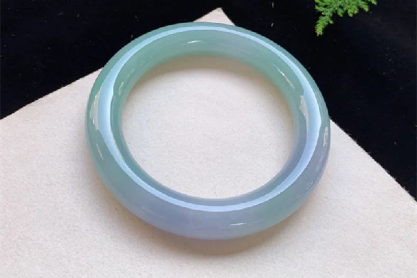 圓條手鐲和正圈手鐲哪個(gè)好 圓條手鐲是什么意思 圓條手鐲和正圈手鐲哪個(gè)好 圓條手鐲是什么意思