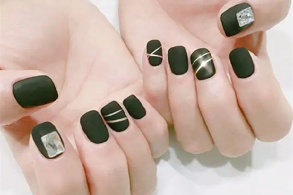 磨砂美甲對指甲傷害大嗎 美甲磨砂的好還是不磨砂的好 磨砂美甲對指甲傷害大嗎 美甲磨砂的好還是不磨砂的好