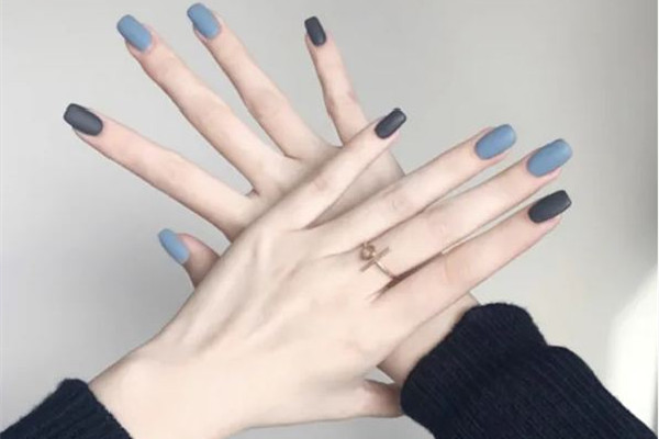 磨砂美甲烤燈為什么會(huì)痛 磨砂美甲要烤多久 磨砂美甲烤燈為什么會(huì)痛 磨砂美甲要烤多久