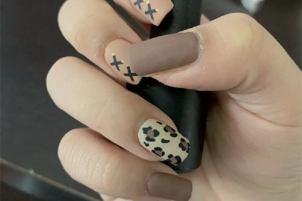 磨砂美甲什么顏色顯白 磨砂美甲適合夏天還是冬天 磨砂美甲什么顏色顯白 磨砂美甲適合夏天還是冬天