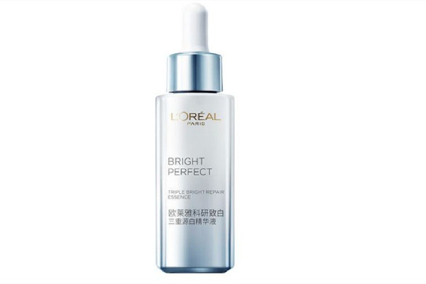 美白精華液在哪個(gè)步驟用比較好 美白精華液要避光使用嗎 美白精華液在哪個(gè)步驟用比較好 美白精華液要避光使用嗎